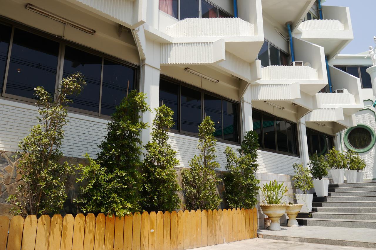 Lertnimit Hotel Chaiyaphum Exterior foto